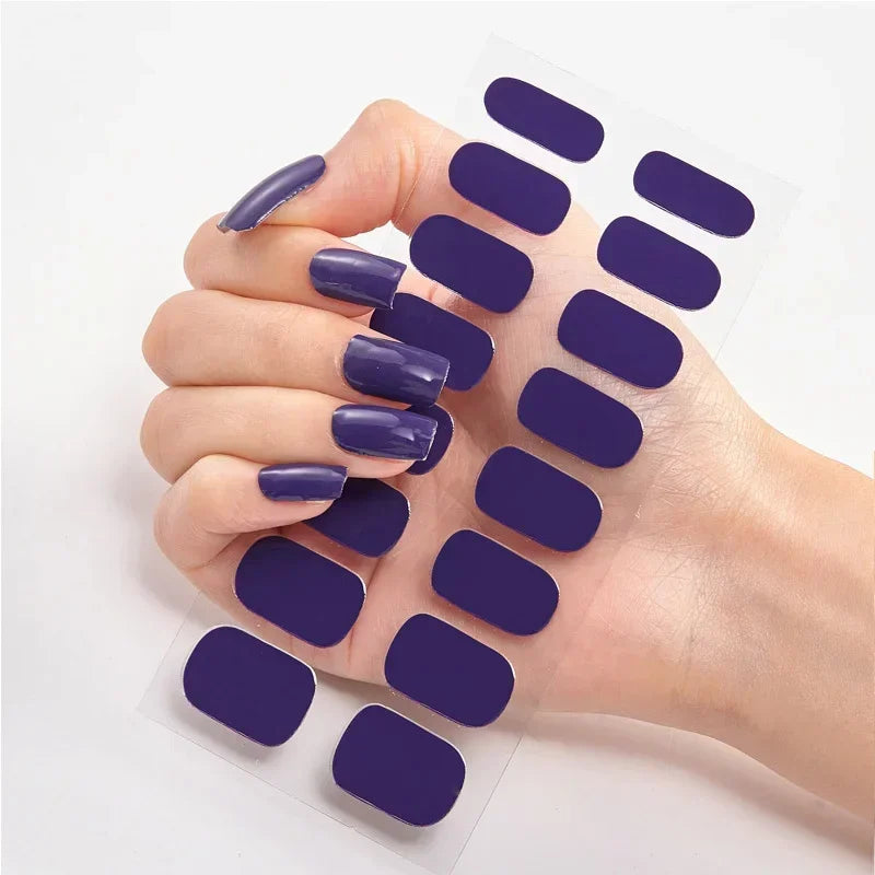 GlamNails® - Stikers para uñas de acabado profesional. (16 piezas = Lámpara UV Led)