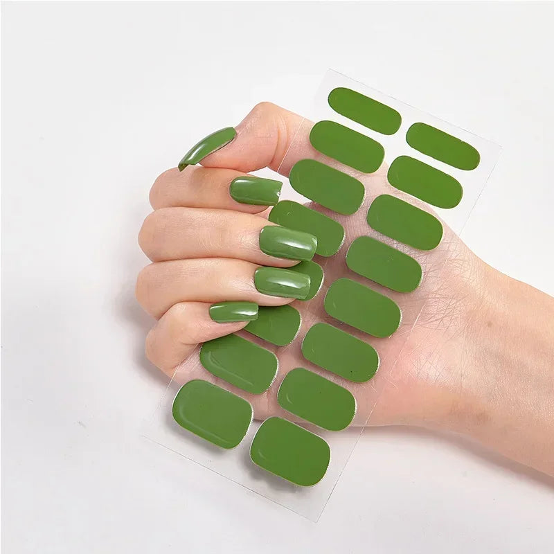 GlamNails® - Stikers para uñas de acabado profesional. (16 piezas = Lámpara UV Led)